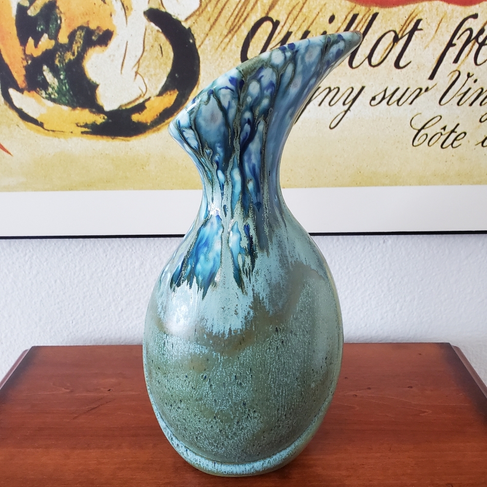 Sharon Hinton Vintage Art Pottery Carafe Vase with Spout. 10.25 inches - Picture 2 of 11